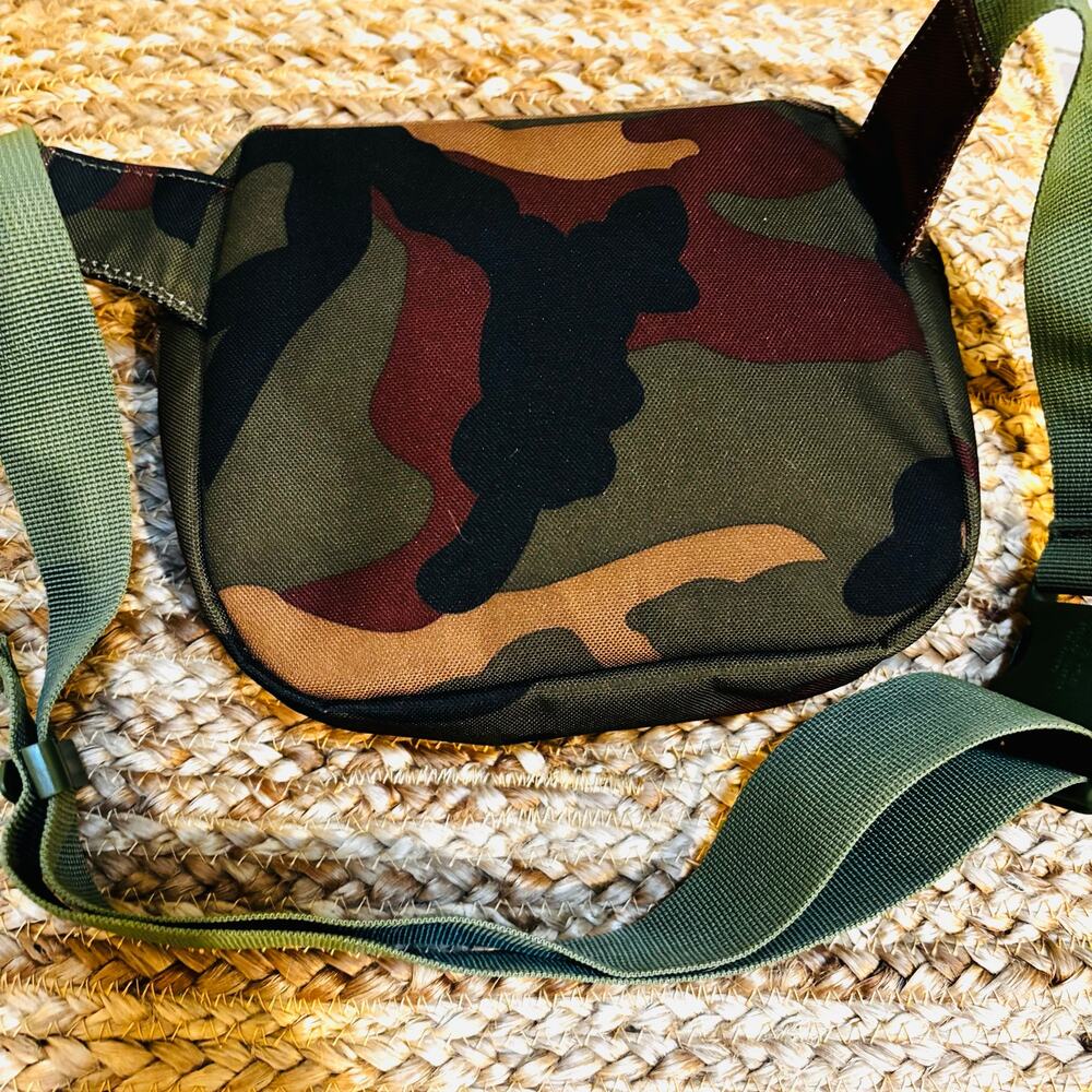 Herschel Supply Co. Fifteen Hip Pack - Woodland Camo Fanny Pack / Crossbody - Picture 2 of 4